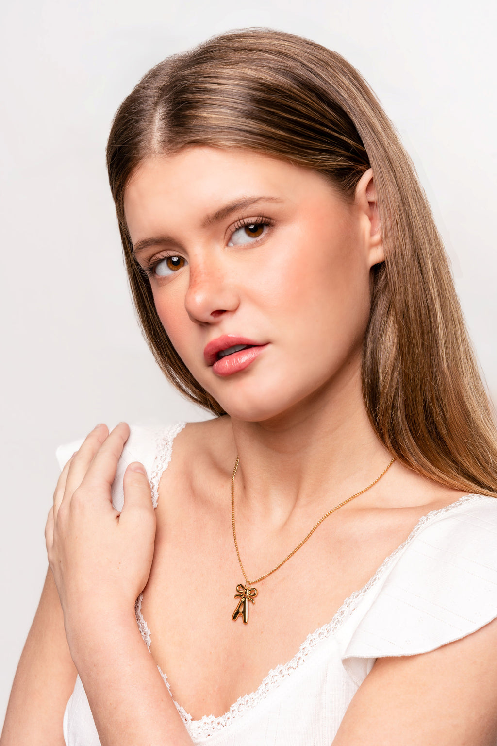 INITIAL BOW NECKLACE
